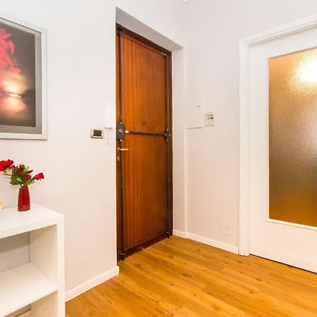 Guesthost - Mm Pozzo Strada Terrace Διαμέρισμα